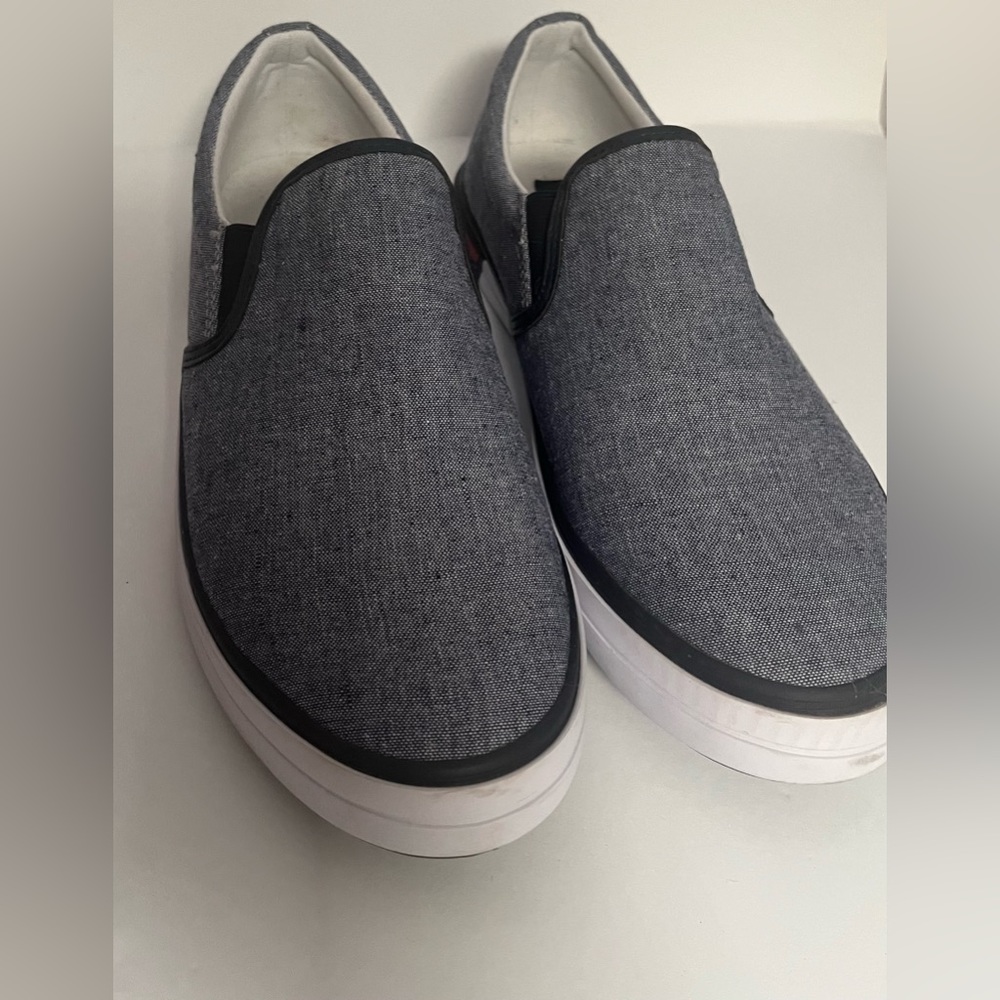 Like new Tommy Hilfiger slip on